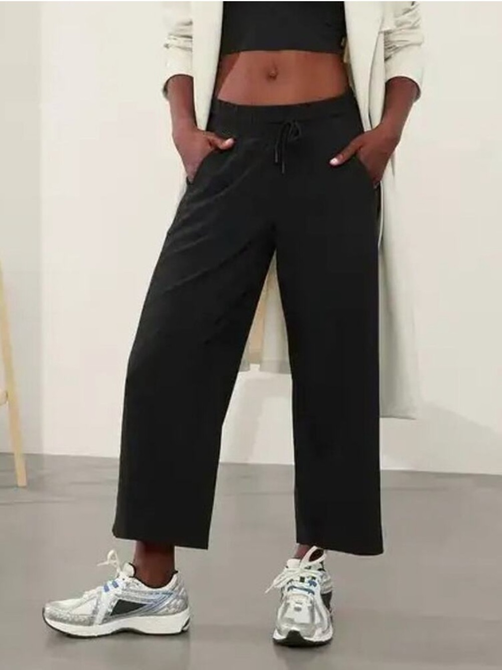 Athleta Avenue Black Wide Leg Cropped Pants Size 6